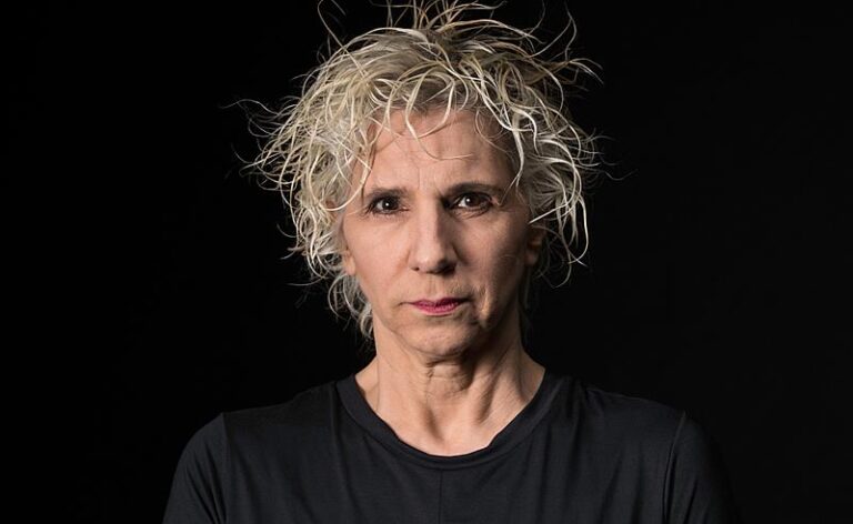 Após 20 anos, Denise Stoklos volta ao Rio de Janeiro para temporada no Teatro I Love PRIO