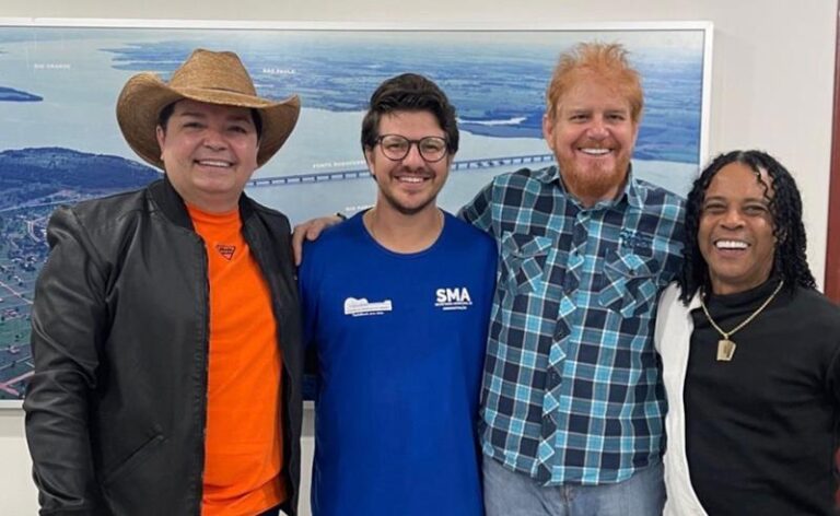 Trio Meninos de Goiás Visitando o prefeito de aparecida do Taboado José Natan de Paula Dias