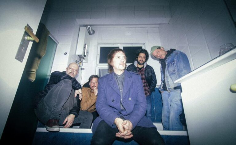 Undo resgata o rock brasileiro oitentista em eletrizante álbum de estreia