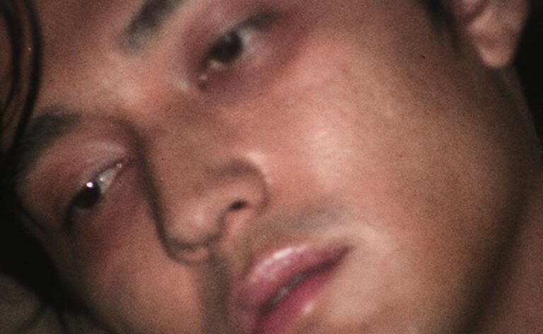 Joji anuncia seu quarto álbum de estúdio “Piss In The Wind” previsto para 6 de fevereiro de 2026