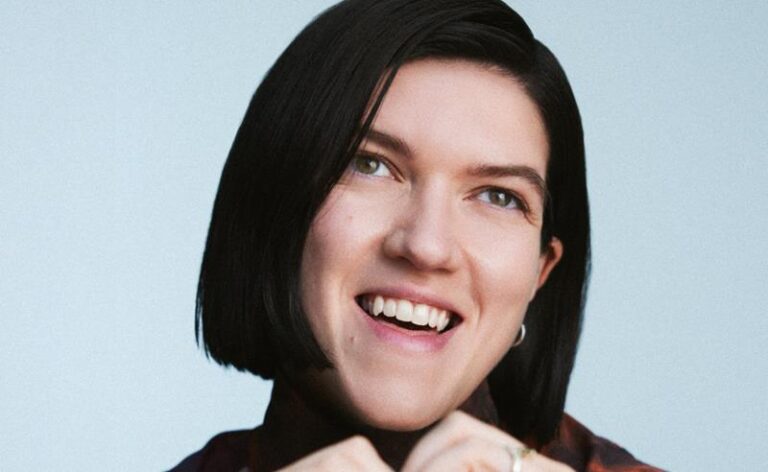 Romy lança novo single e clipe de “Love Who You Love”