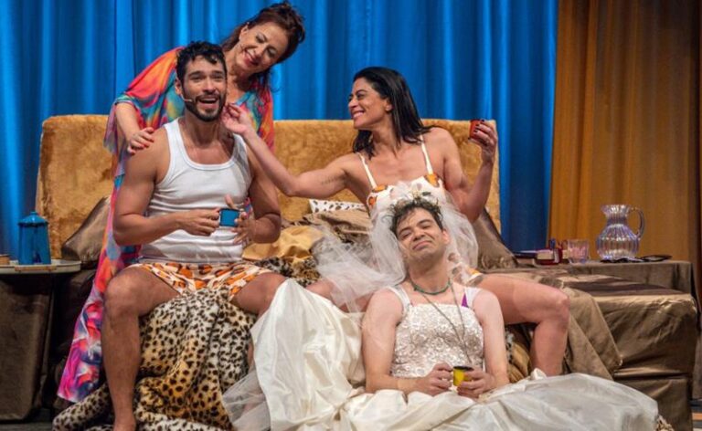 Comédia “A Manhã Seguinte” chega a Curitiba com Carol Castro, Bruno Fagundes, Gustavo Mendes e Angela Rebello