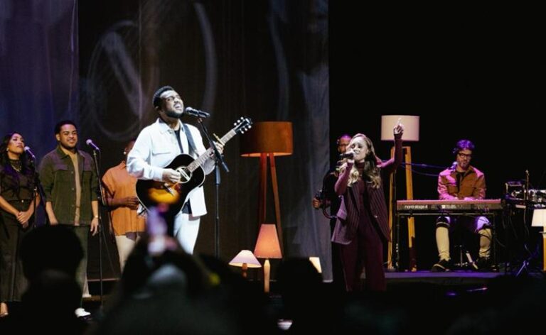 Ganhador do Latin GRAMMY®, Eli Soares lança, ao lado de Bruna Karla, o single e clipe colaborativo “Fé Para o Impossível”