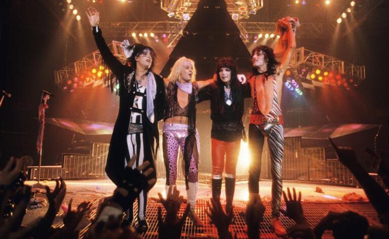 Mötley Crüe celebra 40 anos de “Theatre Of Pain” com novo box set deluxe limitado de 40º aniversário já disponível!