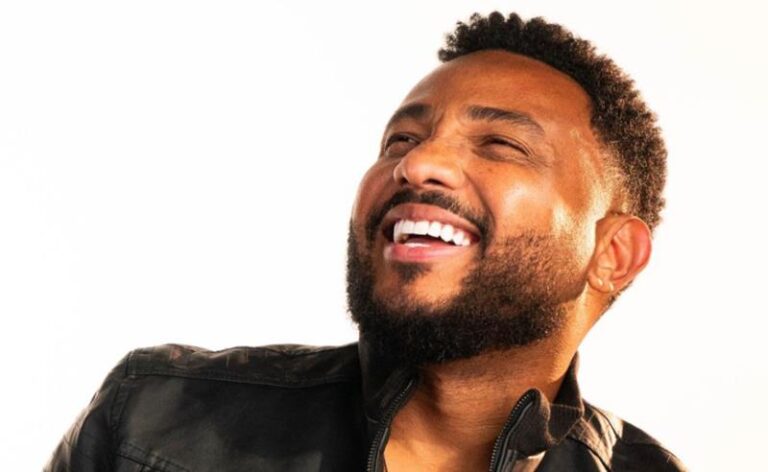 Com o álbum “Memóri4s”, Eli Soares conquista o Latin GRAMMY® em sua oitava indicação ao prêmio