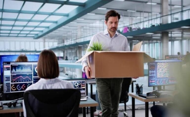 Fim de ano e demissões silenciosas: o que a legislação diz sobre acordos forçados e dispensas irregulares