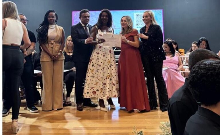 Eliana Turchetti recebe título de Mulher Empreendedora de Goiás em noite especial com lançamento do projeto Ciclo da Dignidade Menstrual