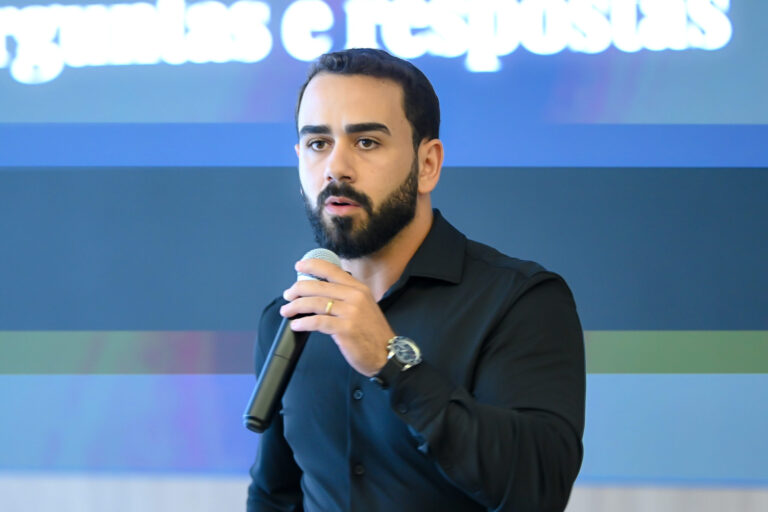 Competição entre Shopee Amazon AliExpress e Mercado Livre redefine o mercado de marketplaces no Brasil