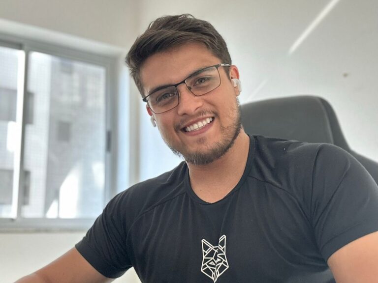 Engenheiro brasileiro se destaca na integração entre sistemas financeiros e hospitalares com atuação em ambientes críticos